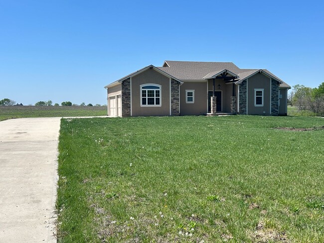 Foto del edificio - 10420 Evening Star Rd - Wonderful newer ru...