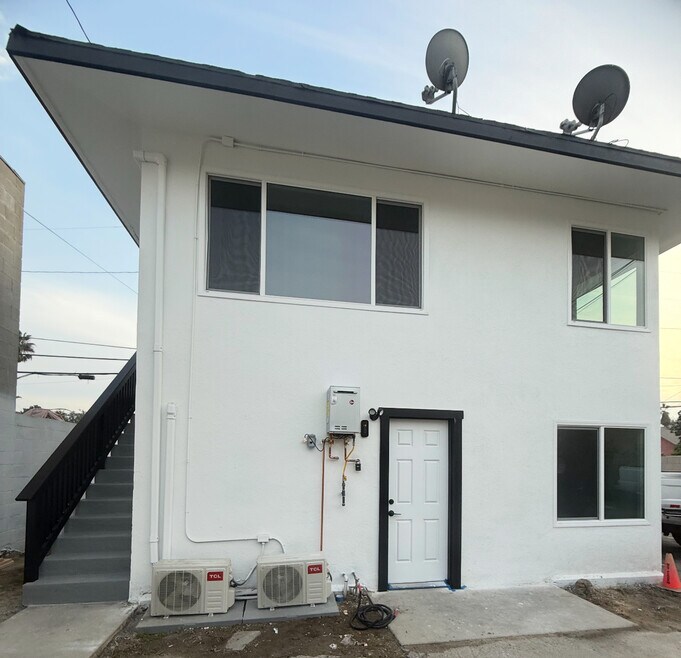 440 W Holt Ave