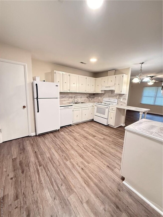 Building Photo - 105 Lewis Cir