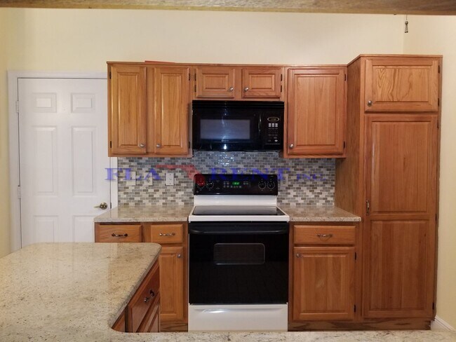 Building Photo - * APPLICATION PENDING.  DO NOT APPLY! *   ...