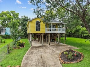 Building Photo - 310 Lakeside Dr