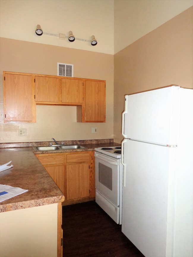 Building Photo - 840 Dawnview Ct