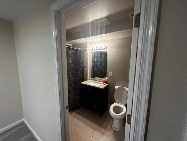 Building Photo - 9310 Camphor Ct