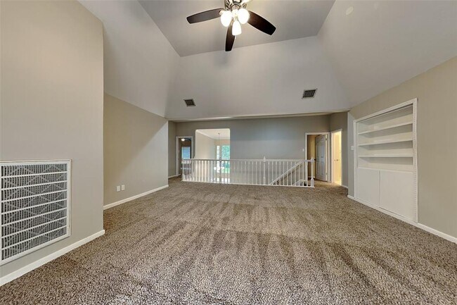 Foto del edificio - 5811 Laurel Caverns Dr