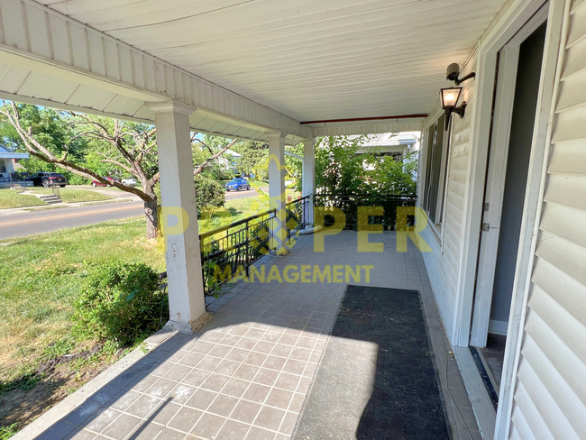 Foto del edificio - 2 bedroom 1 bathroom house for rent