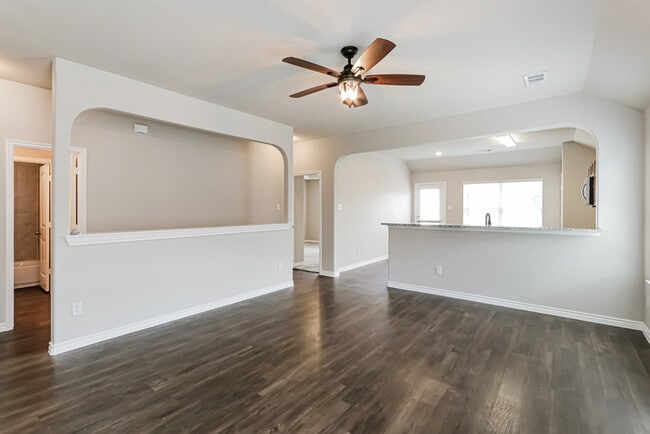 Building Photo - 1415 Kinglet Dr