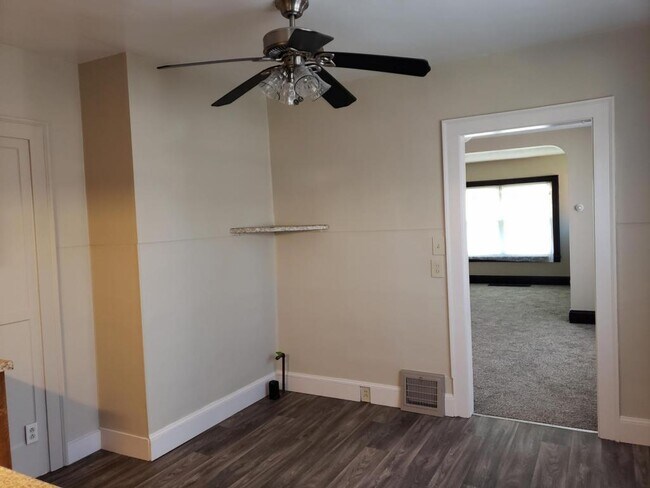 Building Photo - 8517 Grand Division