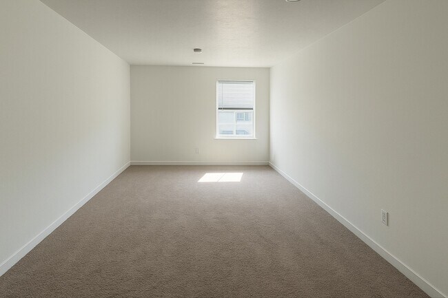 Foto del edificio - 3239 S Forest Ave