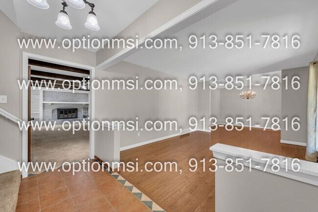 Building Photo - Close to oak park mall!