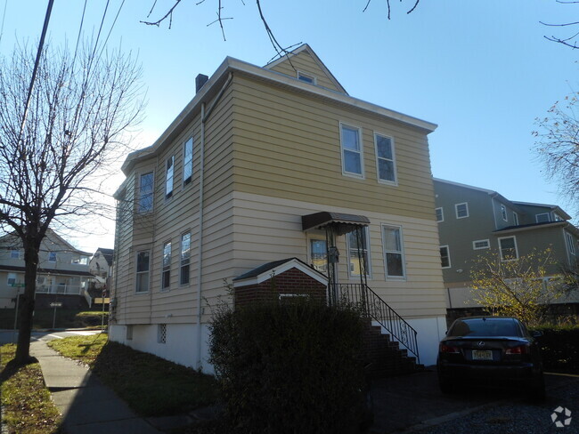 Lovely 1st flr Apt - 112 Jackson Ave
