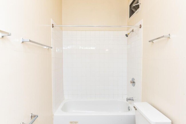 Foto del edificio - 2 bedroom in Chicago IL 60657