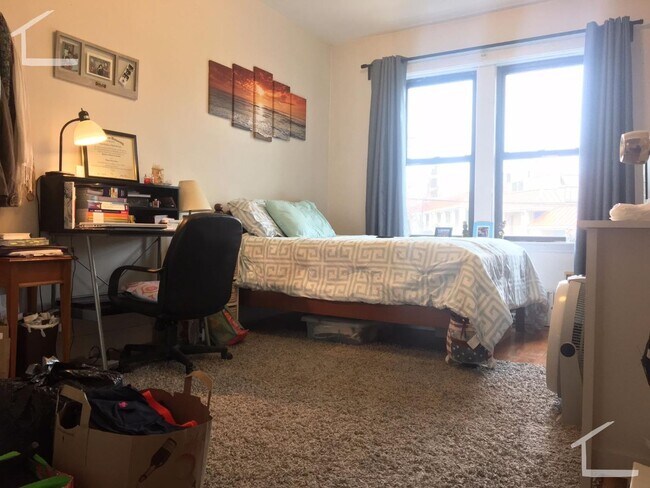 Building Photo - Brighton near Cleveland circle  4 bed 2 bath under 1000 per person Heat/Hw Included 9/1 Students ok