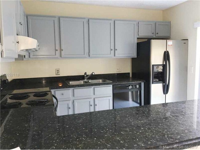 Building Photo - 2546 Camelot Ct