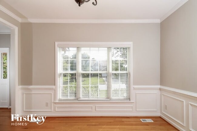 Building Photo - 208 Scottsdale Dr