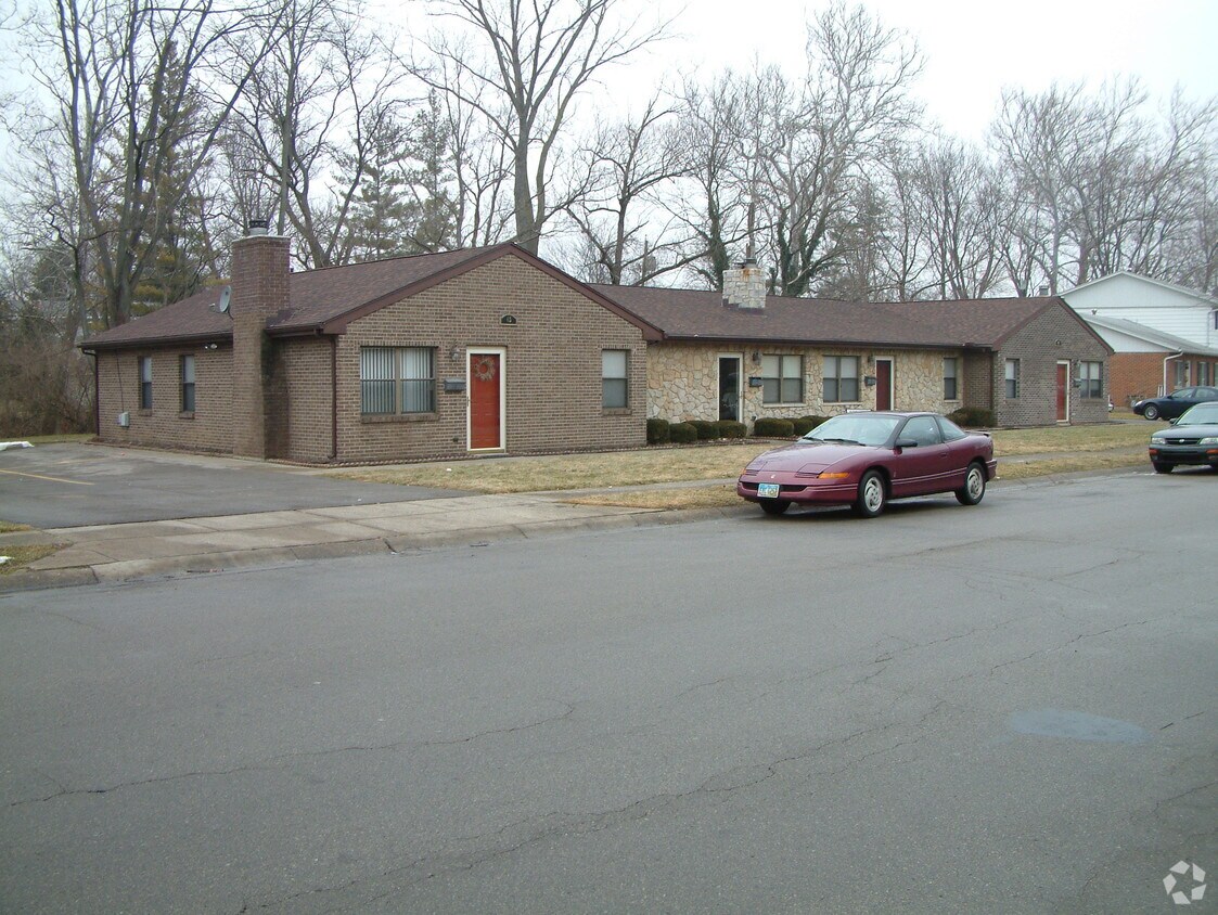 Primary Photo - 45 Edgebrook Dr