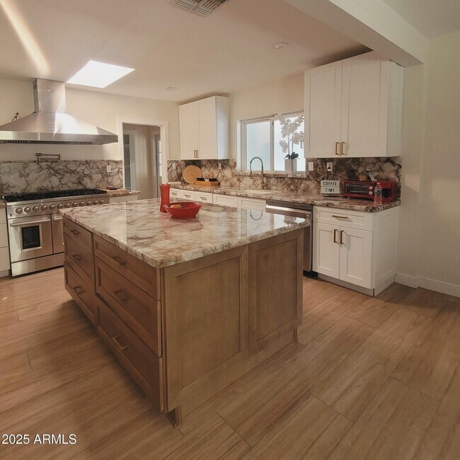 Foto del edificio - 4028 E Edgemont Ave