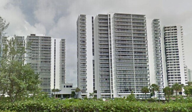 Foto del edificio - 20515 E Country Club Dr