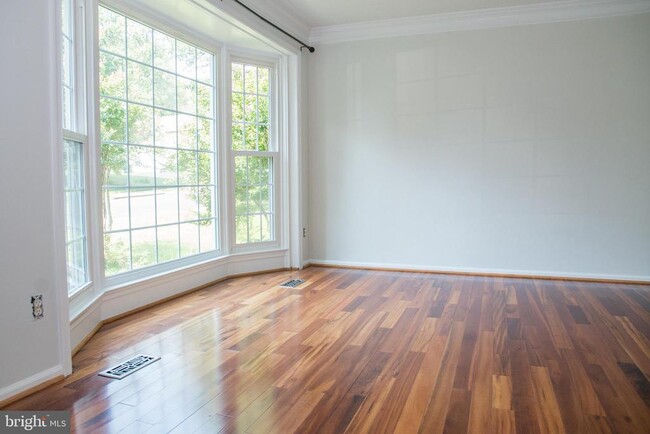 Building Photo - 6015 Burnside Landing Dr