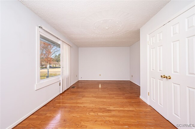 Foto del edificio - 7800 Tamarind Dr