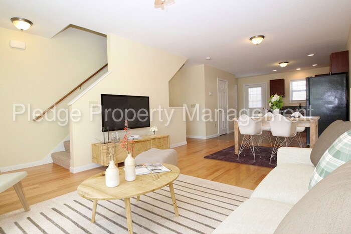 Primary Photo - 307 River View Ln