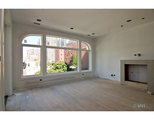 Building Photo - 441 W Briar Pl