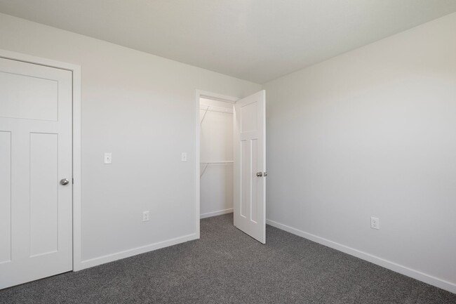 Building Photo - BRAND NEW 3 BEDROOM HOME - BOLIVAR, MO