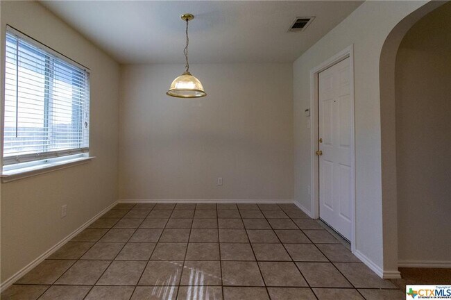 Building Photo - 3803 Lyna Ct