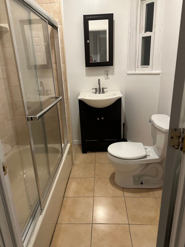 Bathroom - 658 E 28th St