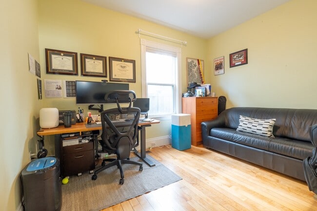 Building Photo - 49 Montvale St