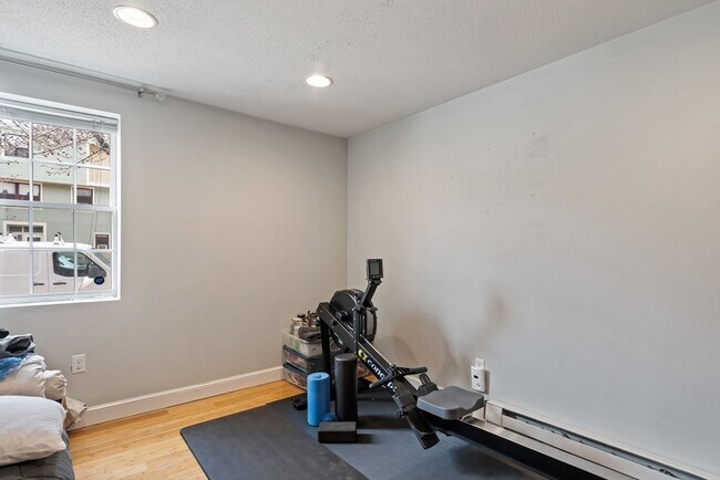 Building Photo - 299 Main St