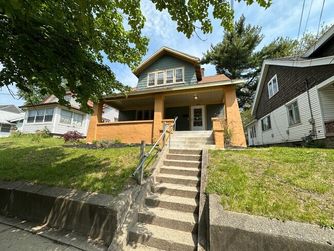 Building Photo - 1119 Alexander SE