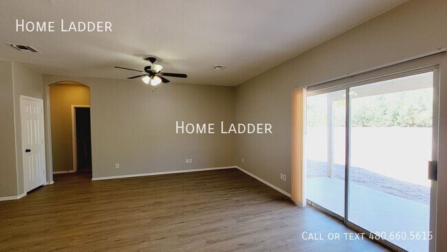 Building Photo - Discover Your Dream Home in Casa Grande!