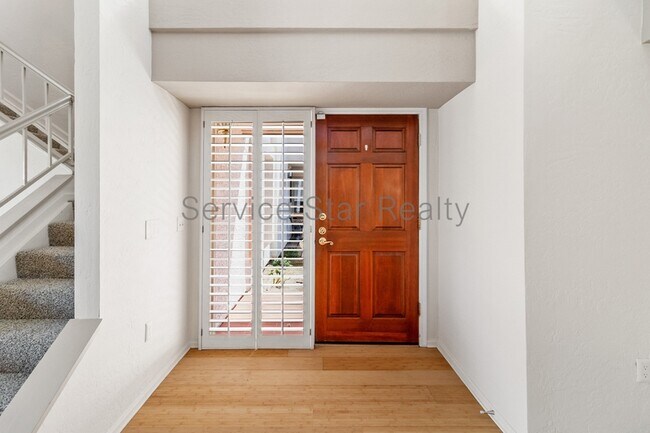 Foto del edificio - 7800 E Lincoln Dr