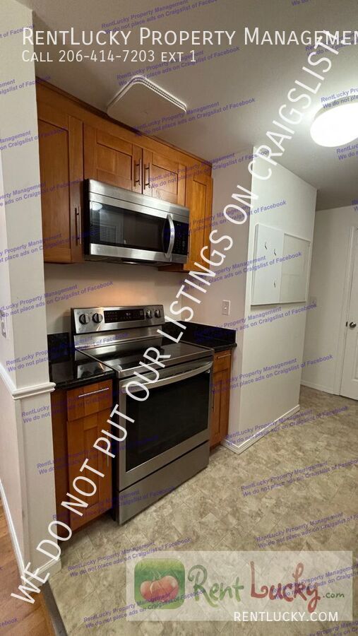 Building Photo - 2731 SW 332nd Ct