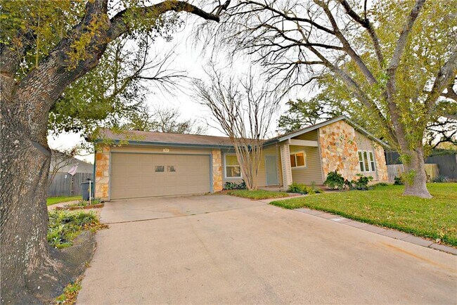 Building Photo - 11028 Hard Rock Rd
