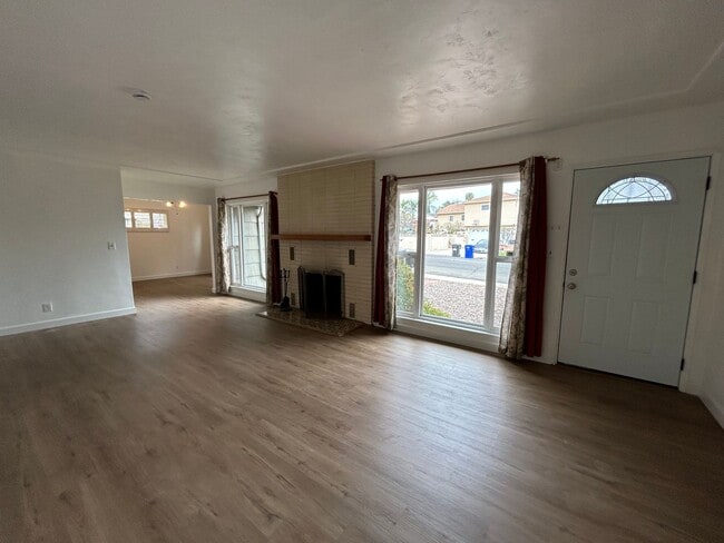 Building Photo - 5074 La Dorna St