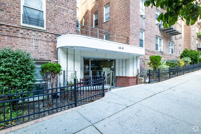 Building Photo - 6441 Saunders St