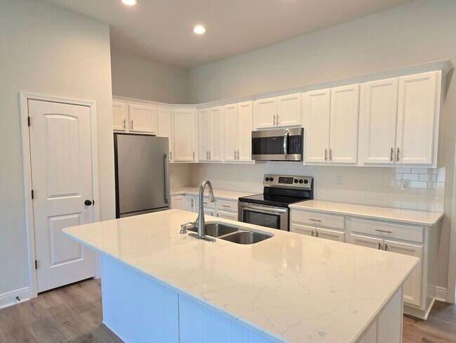 Building Photo - 6054 Cherokee Dr