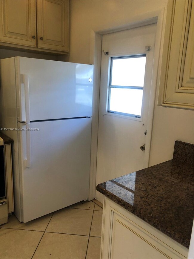 Building Photo - 5051 W Oakland Park Blvd