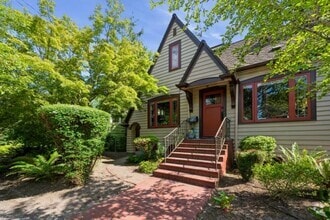 Building Photo - 533 N 74th St