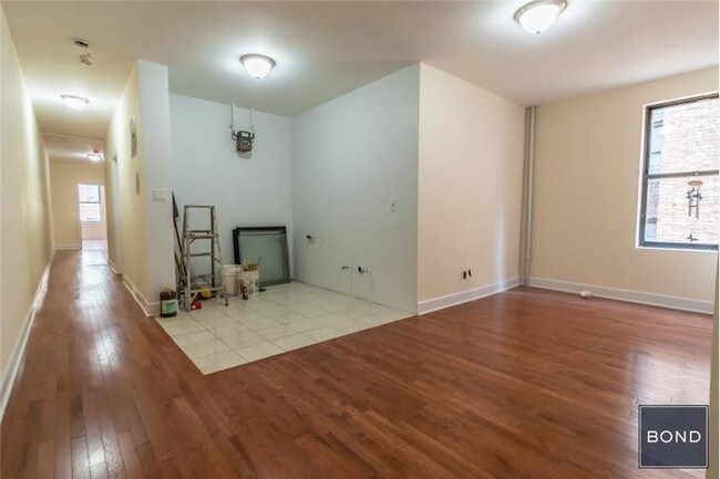 Building Photo - 910 Riverside Dr