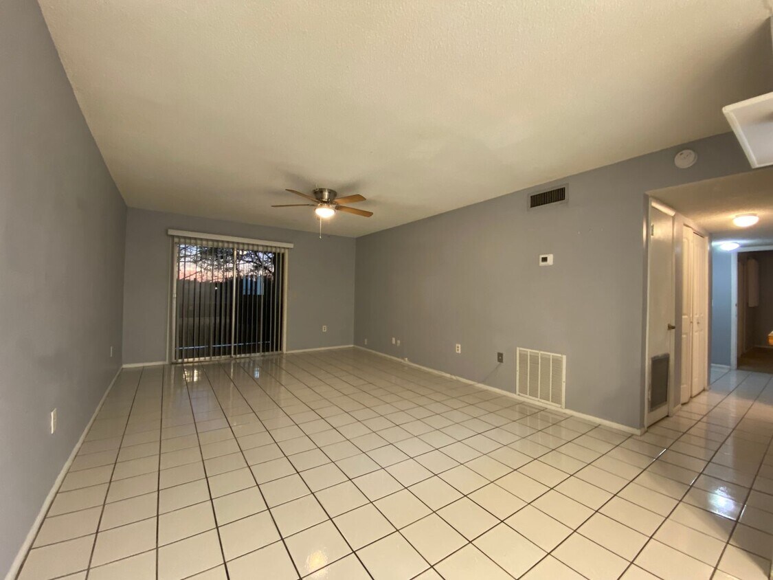 Building Photo - Lovely 3 Bed 2 Bath Unit For Rent in Altam...