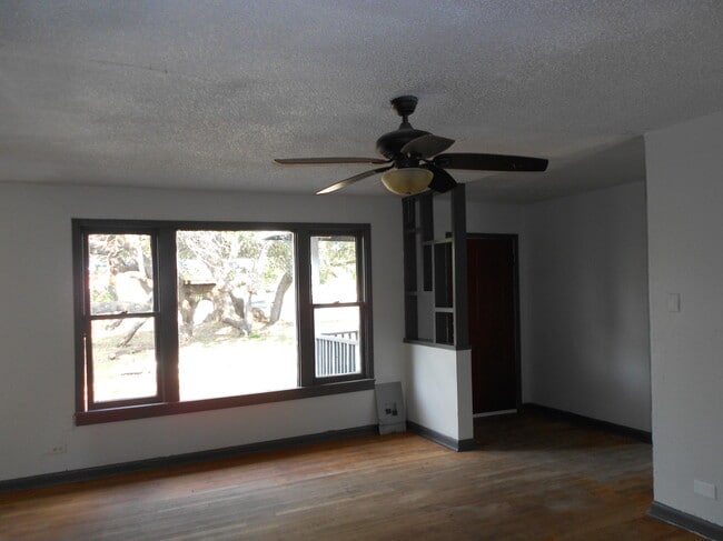 Building Photo - 2255 Bandera Rd