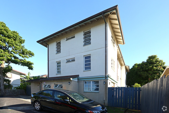 Building Photo - 682 N Kuakini St