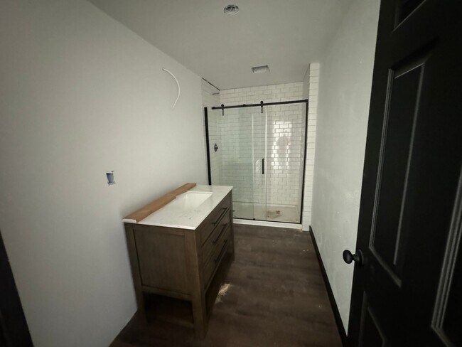 Foto del edificio - Newly remodeled 3 bedroom 2 bath across from Park!