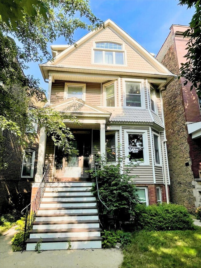 Foto del edificio - 4327 N Damen Ave