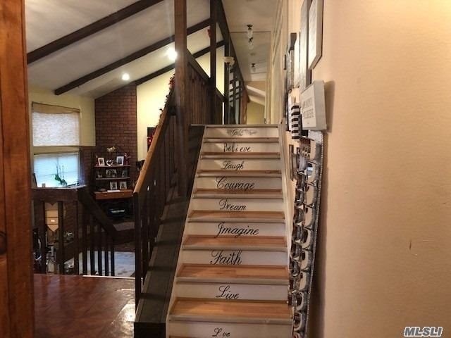 Foto del edificio - 2 Breeze Hill Ct