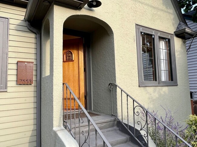 Foto del edificio - 7553 32nd Ave NW