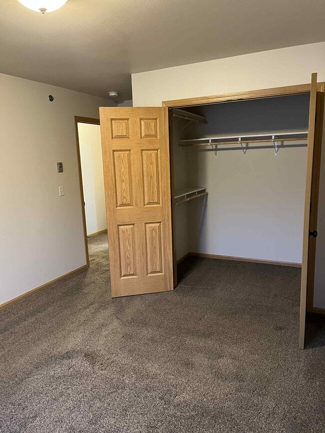 Building Photo - 1412 12th Ave SE