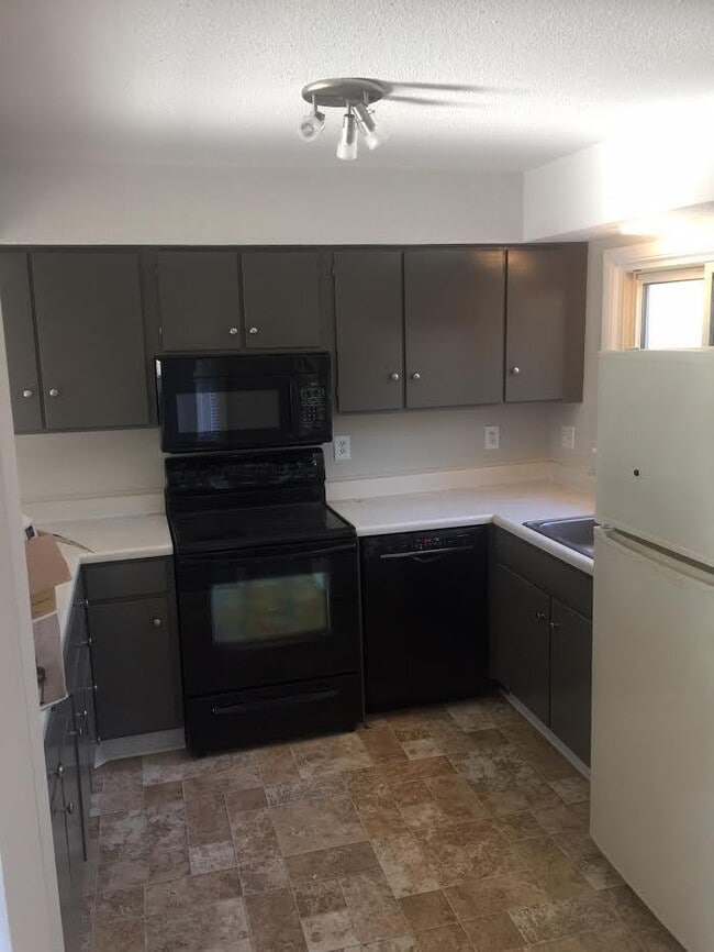 Building Photo - 7004 Longstreet Dr